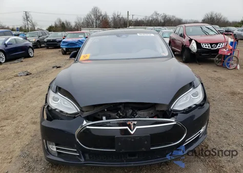 2014 Tesla Model S из США, поврежденный, VIN 5YJSA1H17EFP61447